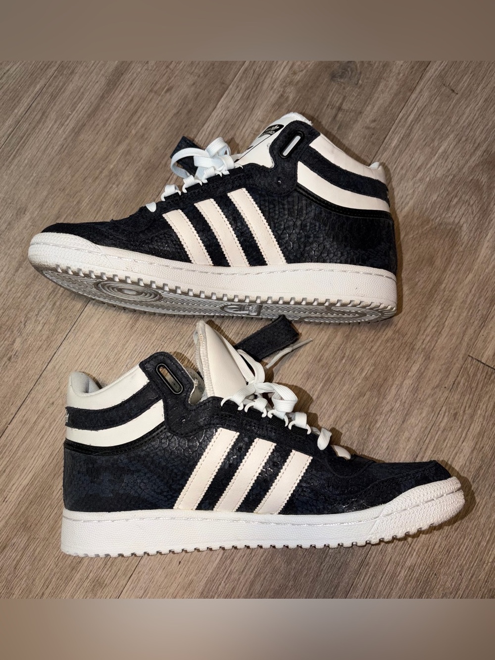 Adidas Concord Men’s High-Top Sneakers in Navy, Black, and White size 8 - Picture 7 of 13